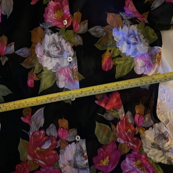 Dolce + Gabanna button down floral blouse - Picture 10 of 12